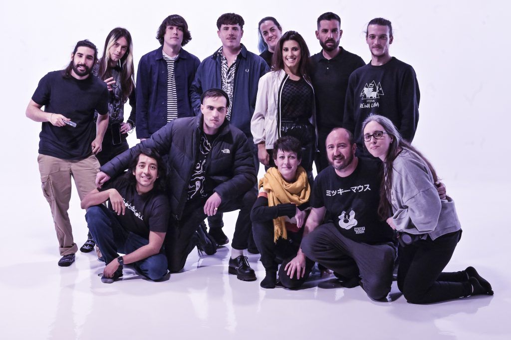 Fotografía de equipo del rodaje del videoclip "Amaneciendo y Anocheciendo", dirigido por Daniel Cuenca (Por el poder del Pop).